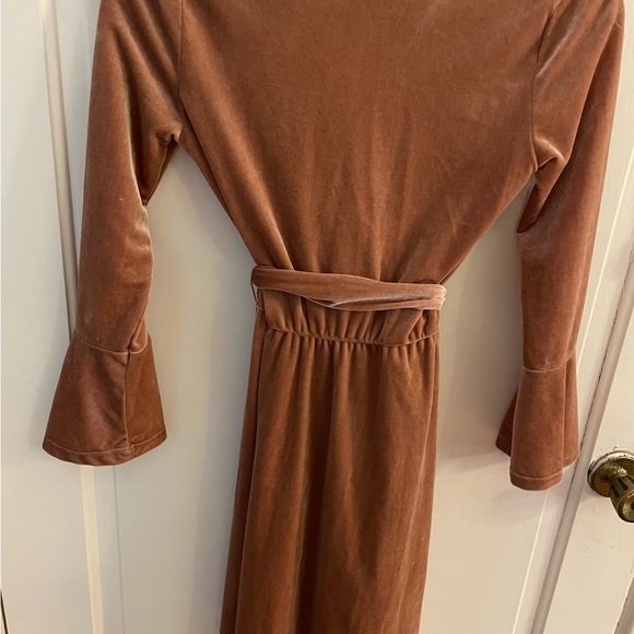 Pink velvet H&M dress - Picture 2 of 4